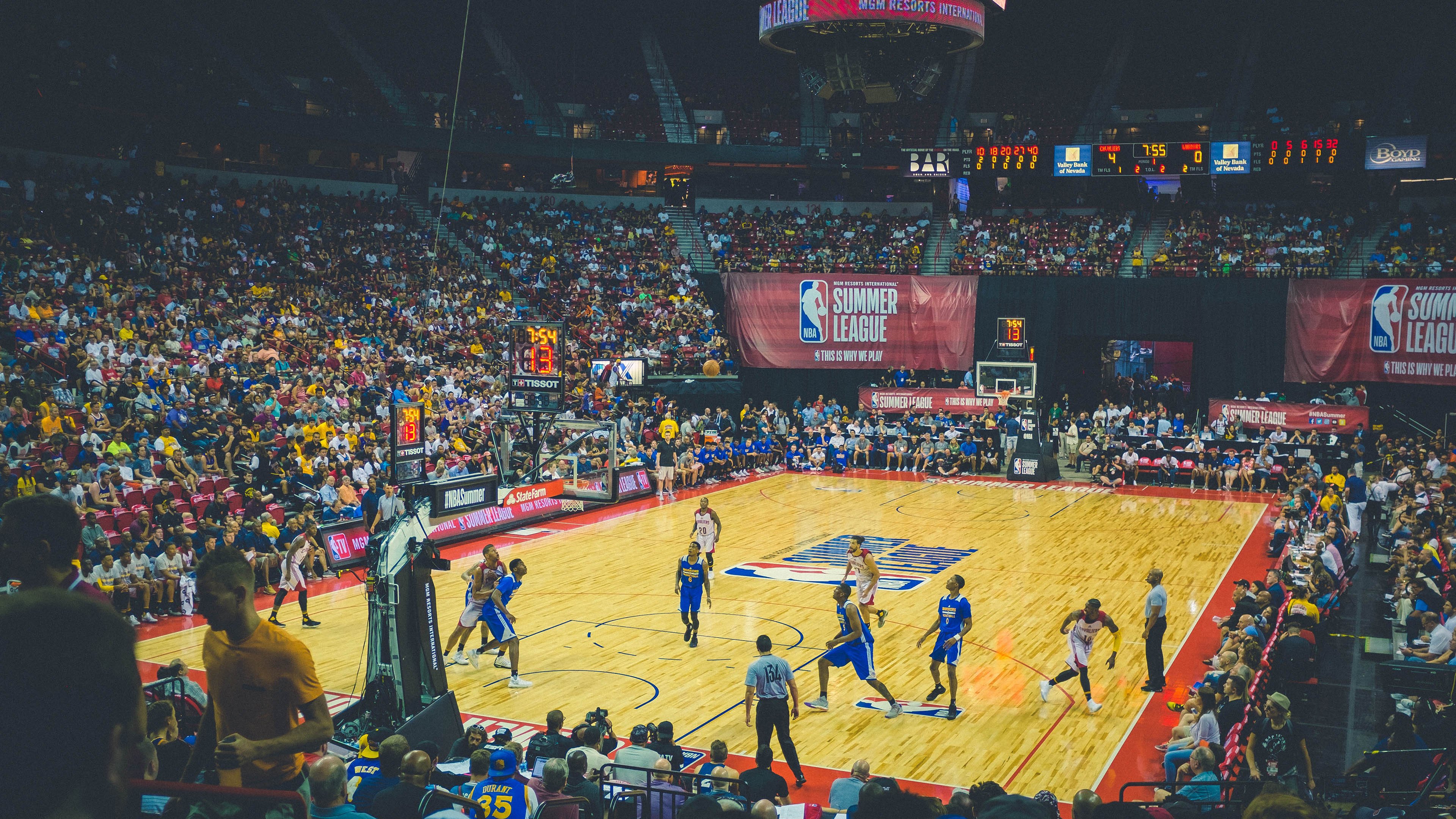 开云体育-决战在即：季后赛前瞻与焦点战役分析，决战系列赛是什么